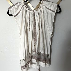 Gorgeous embroidered and beaded white cropped Free People top - size S